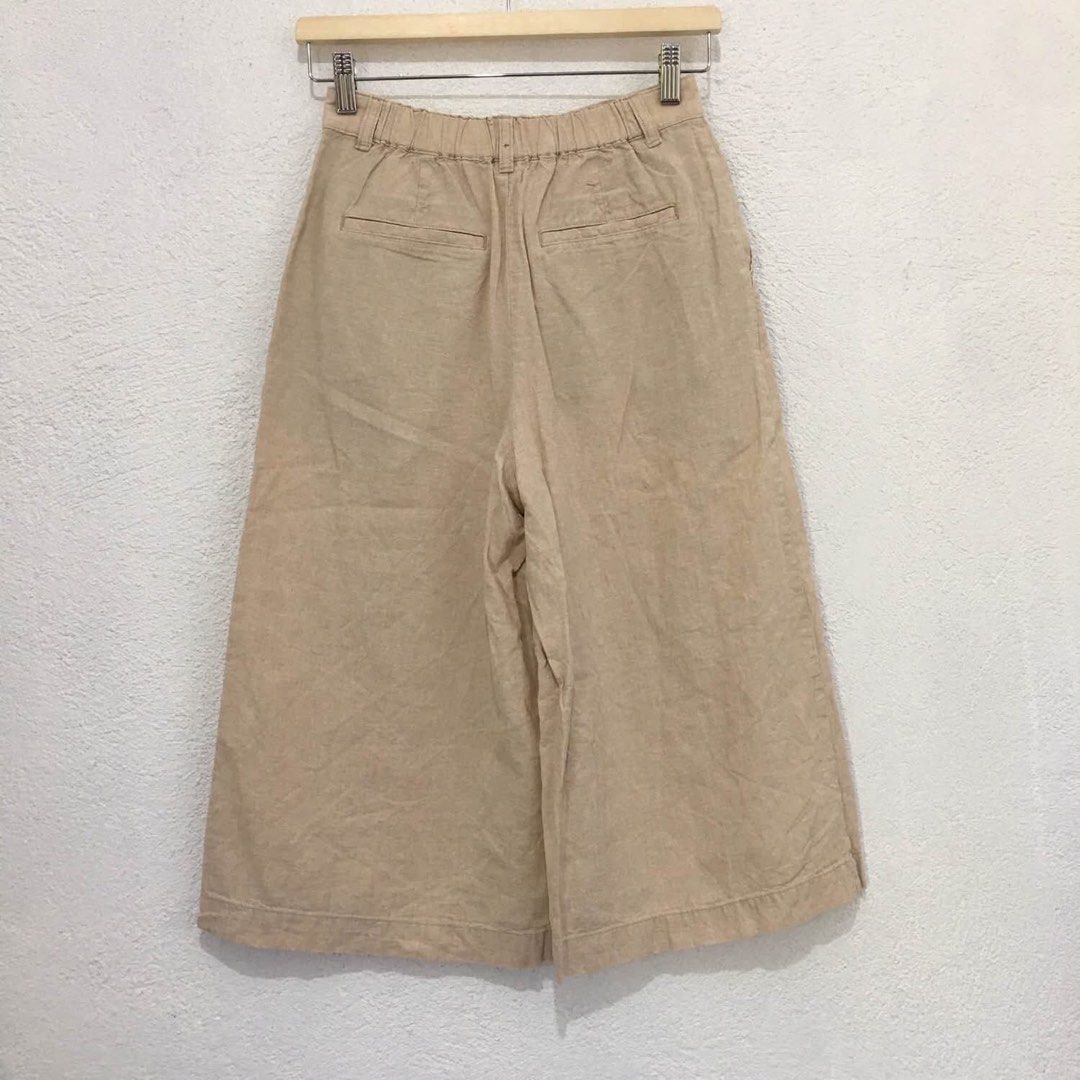 Uniqlo Linen wide cullotes (Category: Other Bottoms) located in Subic. Submitted by ayvee.ph (Listing ID 1467862770, Image 3). Description: Uniqlo Linen wide cullotes One of my fave!! Very pretty 😍 Cotton Linen Garterize back Size: S Waist: Upto 27 Lenght: 29 inches Excellent cond✅ No flaws / No issue No when worn / Haven't used it pa 📍Olongapo City 🚛Courier: Reg J&t door to door del New miner send your details after mining (no details auto ca