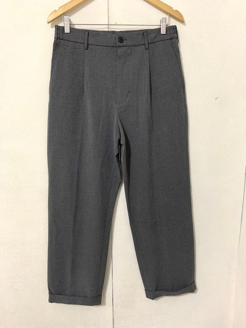 Uniqlo men gray pleated stretch pants (Category: Trousers) located in Calamba. Submitted by melaicas (Listing ID 1467951634, Image 1). Description: Waist-31/33 inches Length- 38 inches .