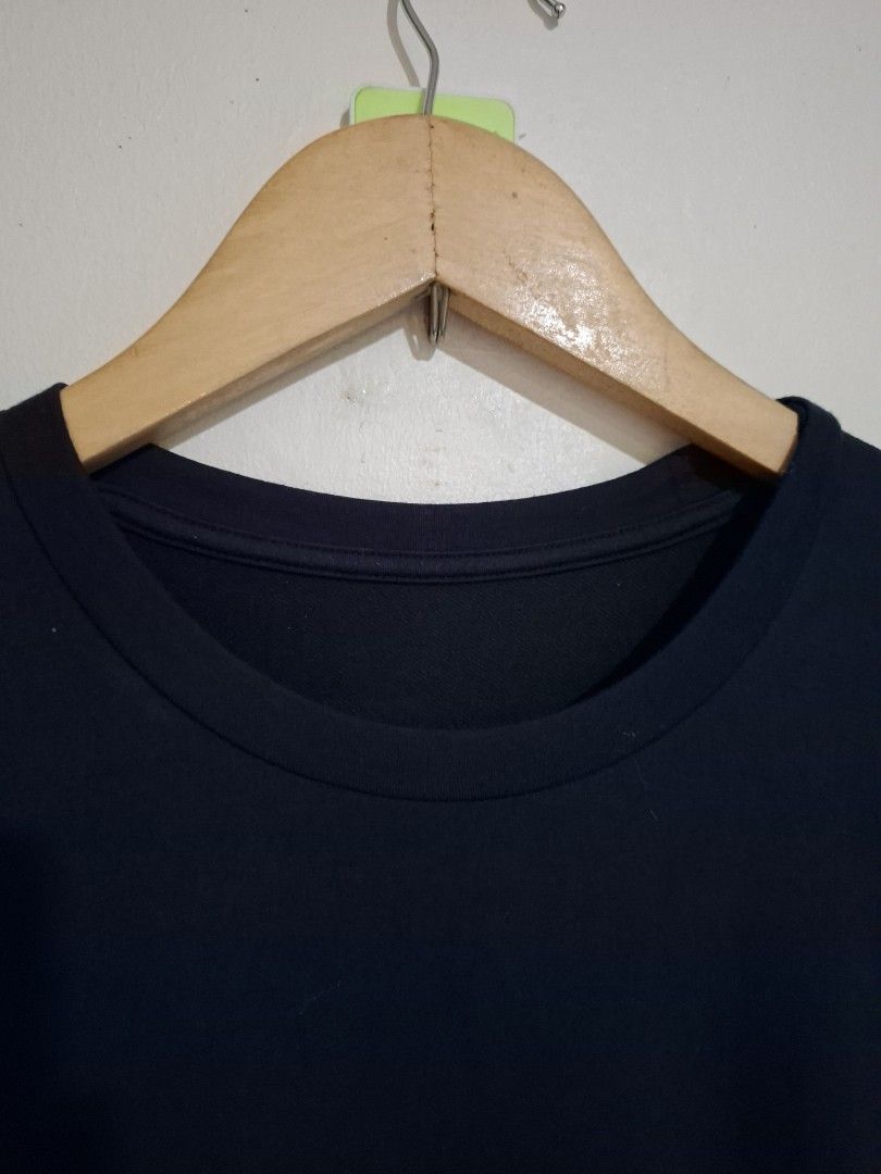 Uniqlo men's heattech extrawarm M (Category: Tshirts & Polo Shirts ) located in Subic. Submitted by petitecorner22 (Listing ID 1467851442, Image 2). Description: no more haggling please.