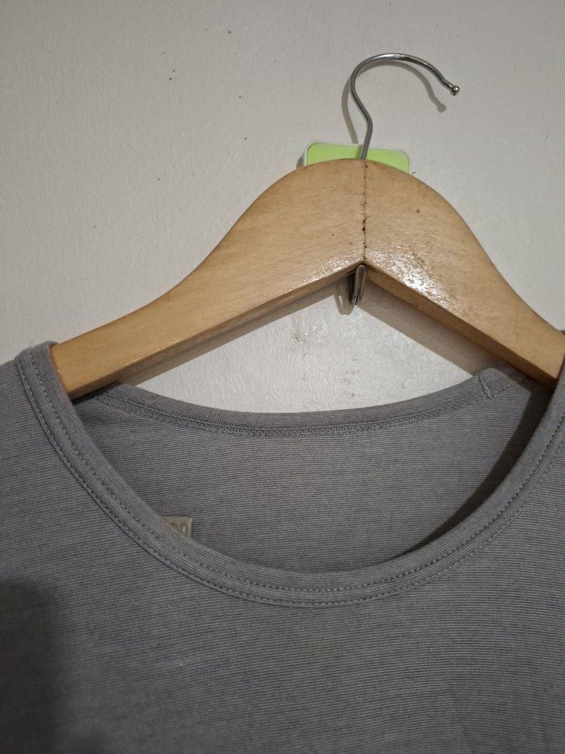 Uniqlo Men's heattech S (Category: Tshirts & Polo Shirts ) located in Subic. Submitted by petitecorner22 (Listing ID 1467851185, Image 2). Description: no more haggling please.