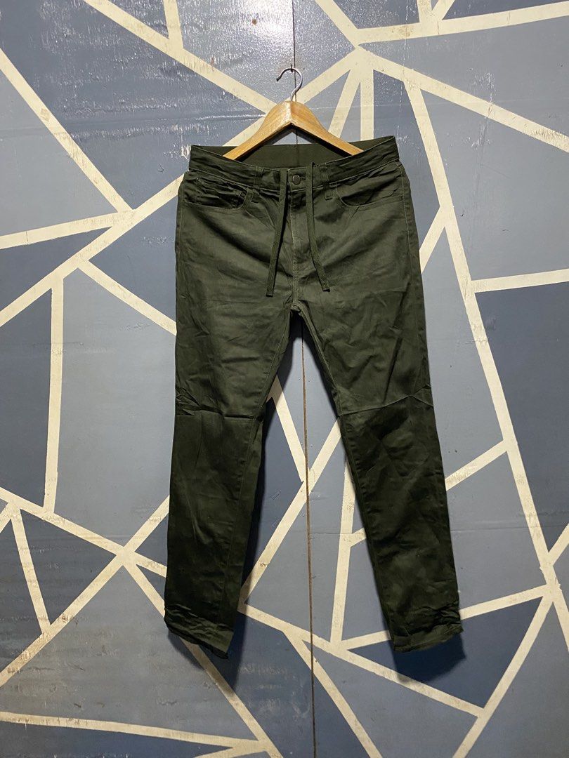 Uniqlo Olive Green Drawstring Trousers (Category: Trousers) located in Polomolok. Submitted by marrssz (Listing ID 1467949701, Image 1). Description: - Brand: Uniqlo - Color: Olive Green - Fit: Slim fit - Waist: Elastic waistband with adjustable drawstring, plus belt loops and button closure - Pockets: Two front pockets and two back pockets - Condition: Clean fabric, no stains or rips, ready to wear -WAIST 31-33 / LENGTH 39.5 -LEG OPENING : 10.5 