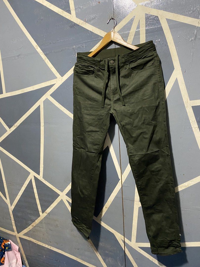 Uniqlo Olive Green Drawstring Trousers (Category: Trousers) located in Polomolok. Submitted by marrssz (Listing ID 1467949701, Image 2). Description: - Brand: Uniqlo - Color: Olive Green - Fit: Slim fit - Waist: Elastic waistband with adjustable drawstring, plus belt loops and button closure - Pockets: Two front pockets and two back pockets - Condition: Clean fabric, no stains or rips, ready to wear -WAIST 31-33 / LENGTH 39.5 -LEG OPENING : 10.5 