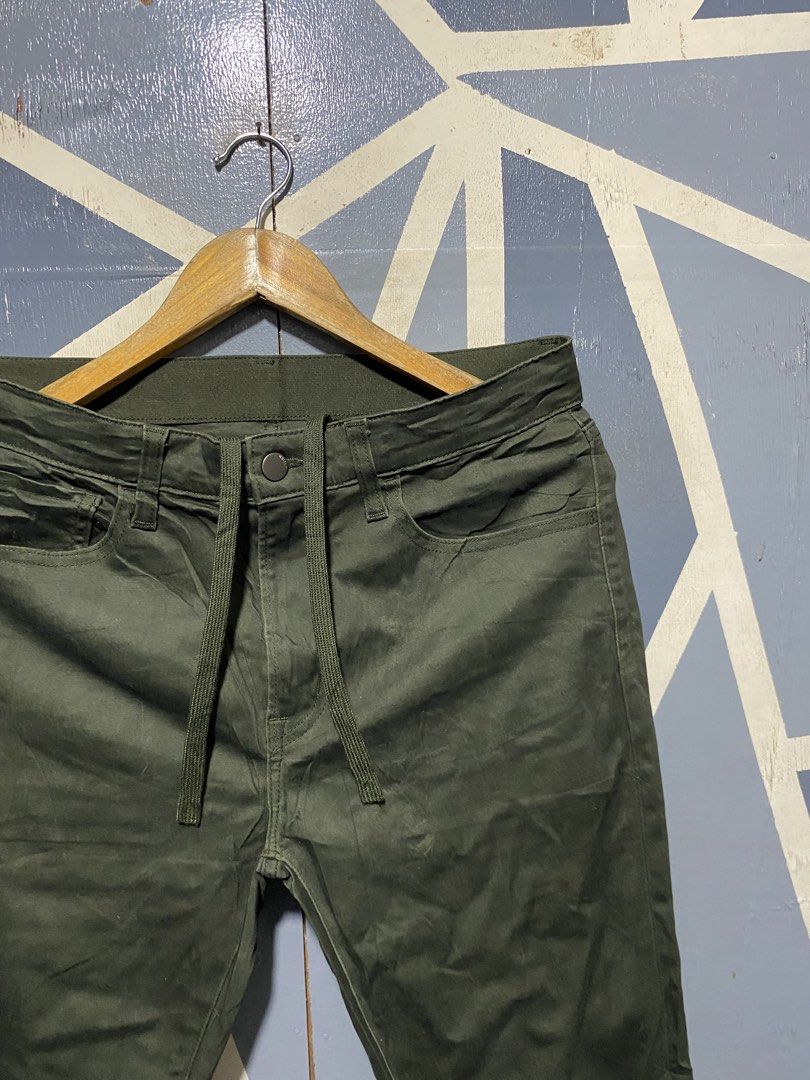 Uniqlo Olive Green Drawstring Trousers (Category: Trousers) located in Polomolok. Submitted by marrssz (Listing ID 1467949701, Image 3). Description: - Brand: Uniqlo - Color: Olive Green - Fit: Slim fit - Waist: Elastic waistband with adjustable drawstring, plus belt loops and button closure - Pockets: Two front pockets and two back pockets - Condition: Clean fabric, no stains or rips, ready to wear -WAIST 31-33 / LENGTH 39.5 -LEG OPENING : 10.5 