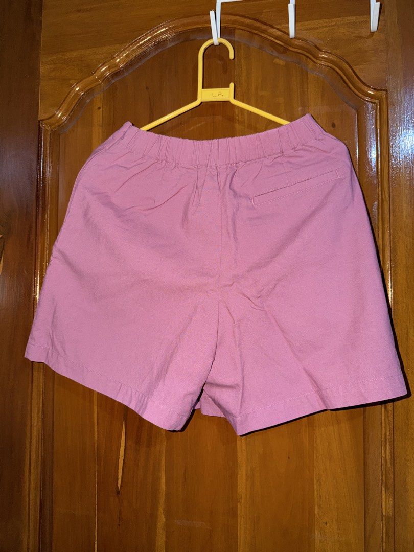 Uniqlo Pink Linen Blend Skort (Category: Skirts) located in Caloocan City. Submitted by sisi_p (Listing ID 1467931383, Image 2). Description: - Uniqlo Wrap Skort - Color: Pink - Size: S - Material: 43% Rayon, 34% Linen, 23% Polyester.