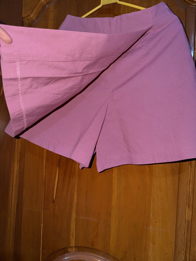 Uniqlo Pink Linen Blend Skort (Category: Skirts) located in Caloocan City. Submitted by sisi_p (Listing ID 1467931383, Image 3). Description: - Uniqlo Wrap Skort - Color: Pink - Size: S - Material: 43% Rayon, 34% Linen, 23% Polyester.