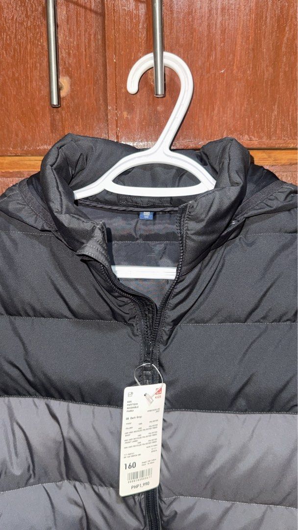 Uniqlo Pufftech Washable Parka (Category: Coats, Jackets and Outerwear) located in General Trias. Submitted by jameswlopez (Listing ID 1467980938, Image 2). Description: Selling my Uniqlo Kids Pufftech Washable Parka -Size: 160 kids(Biggest size to kids) -Can fit to men size Small -Good as new 📦 Shipping: Available via J&T or LBC. Shipping fee to be shouldered by the buyer..