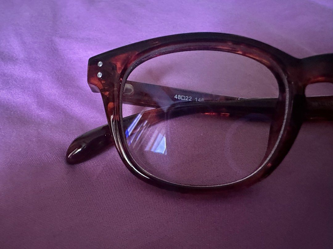 Uniqlo Round Eyeglass Frames (Category: Sunglasses & Eyewear) located in Mandaluyong City. Submitted by unworntobarelyworn (Listing ID 1467932626, Image 2). Description: - Brand new - Condition: 10/10; no scratches; never used - Frame Style: Classic round tortoiseshell with clear lenses - Details: Metal hinge accents at outer corners - Origin: bought in Uniqlo Japan.