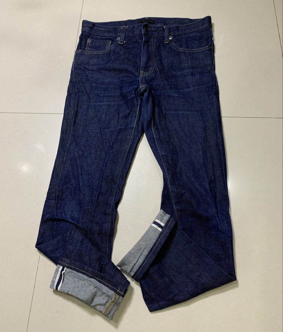 UNIQLO selvedge denim pants (Category: Jeans) located in Molave. Submitted by mysticbird_38213e (Listing ID 1468007394, Image 1). Description: Good as new No issue Sobrang crispy nito waistline : 31 - 32.