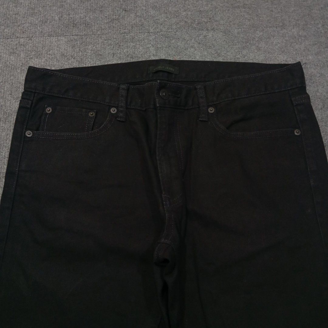 Uniqlo Slim Fit Jeans (Category: Jeans) located in Taguig. Submitted by sito. (Listing ID 1467847715, Image 3). Description: For sale! 📣 Uniqlo Slim Fit Jeans Specs and measurements: • Size 36 • Length 39 inches • Hips 20.5 inches • Thigh 12.5 inches • Inseam 29 inches • Leg Opening 7.5 Condition Details: • Excellent Condition • Like New • Color rate: 10/10 • Overall Condition: 10/10 Price: ~ ₱820 Transaction Details: Location: Upper Bicutan, Ta