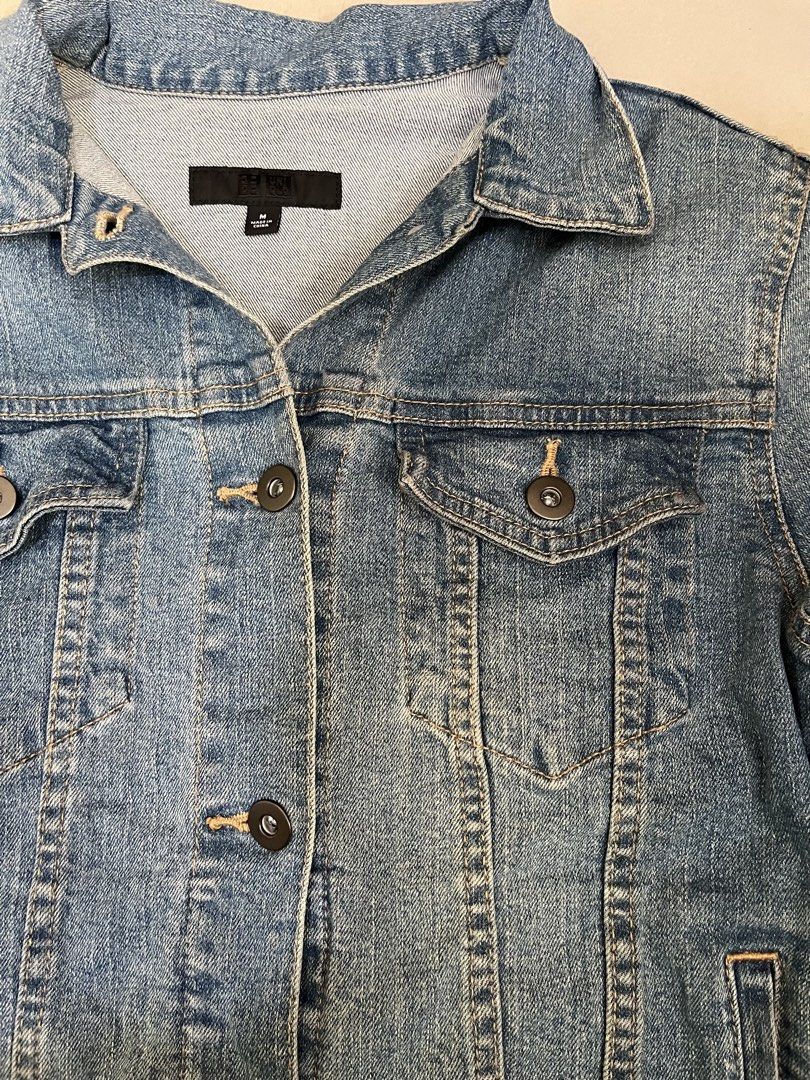 Uniqlo Trucker Denim Jacket (Category: Coats, Jackets and Outerwear) located in Baguio. Submitted by nifty.grails (Listing ID 1467842289, Image 2). Description: W: 17 L: 20 Medium on Tag Complete Tags No Issues.
