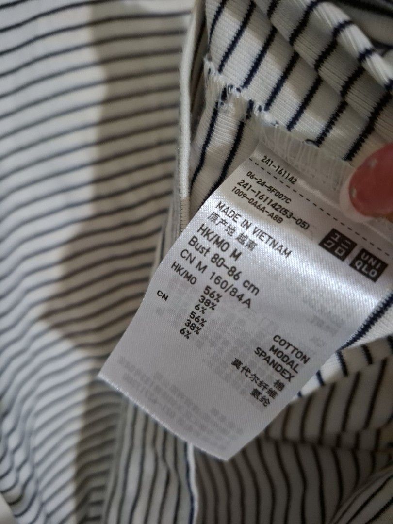 Uniqlo turtleneck M (Category: Longsleeves) located in Subic. Submitted by petitecorner22 (Listing ID 1467849533, Image 3). Description: no more haggling please.
