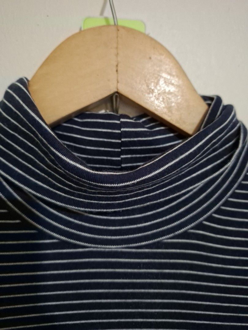 Uniqlo turtleneck M (Category: Longsleeves) located in Subic. Submitted by petitecorner22 (Listing ID 1467849767, Image 2). Description: no more haggling please.