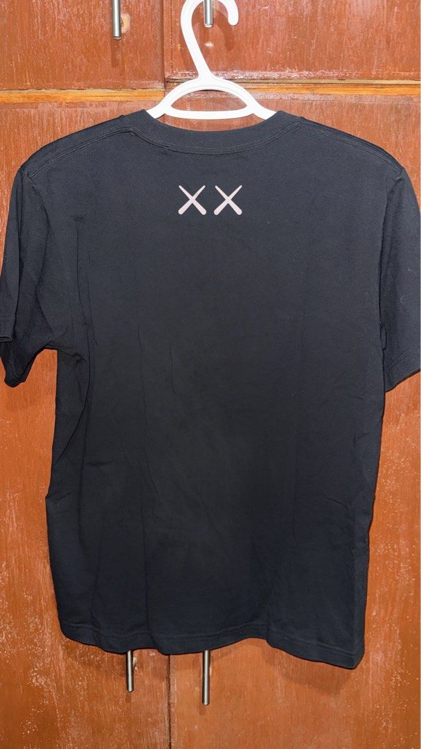 Uniqlo UT x KAWS Black Graphic Tee (Category: Shirts) located in General Trias. Submitted by jameswlopez (Listing ID 1467982120, Image 3). Description: Selling my Black graphic t-shirt from the Uniqlo UT and KAWS collaboration. -Size: Small -Good as new 📦 Shipping: Available via J&T or LBC. Shipping fee to be shouldered by the buyer..