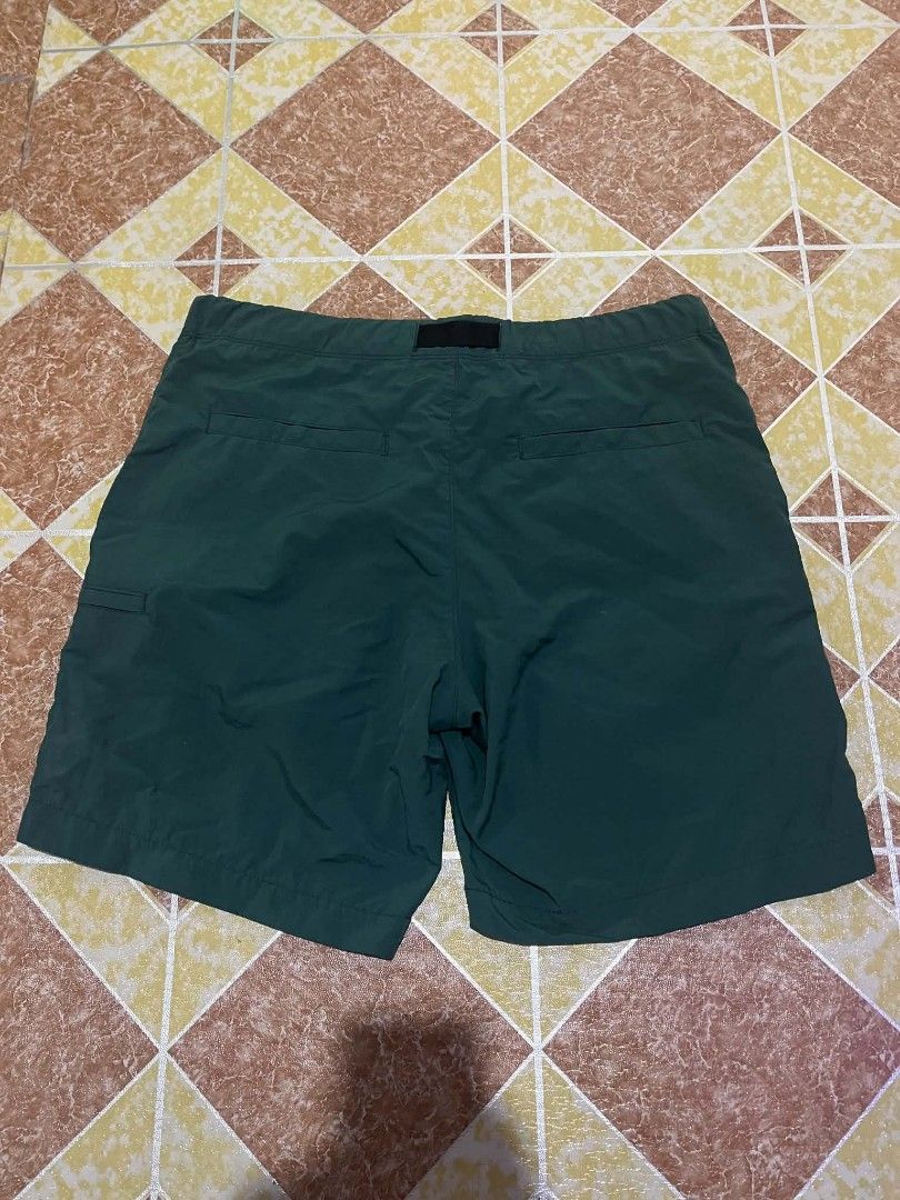 Uniqlo utility geared short (Category: Shorts) located in Gapan. Submitted by skyries20 (Listing ID 1467969649, Image 3). Description: 32-34 width excwllent condition 9,9 colorate nueva ecija loc.