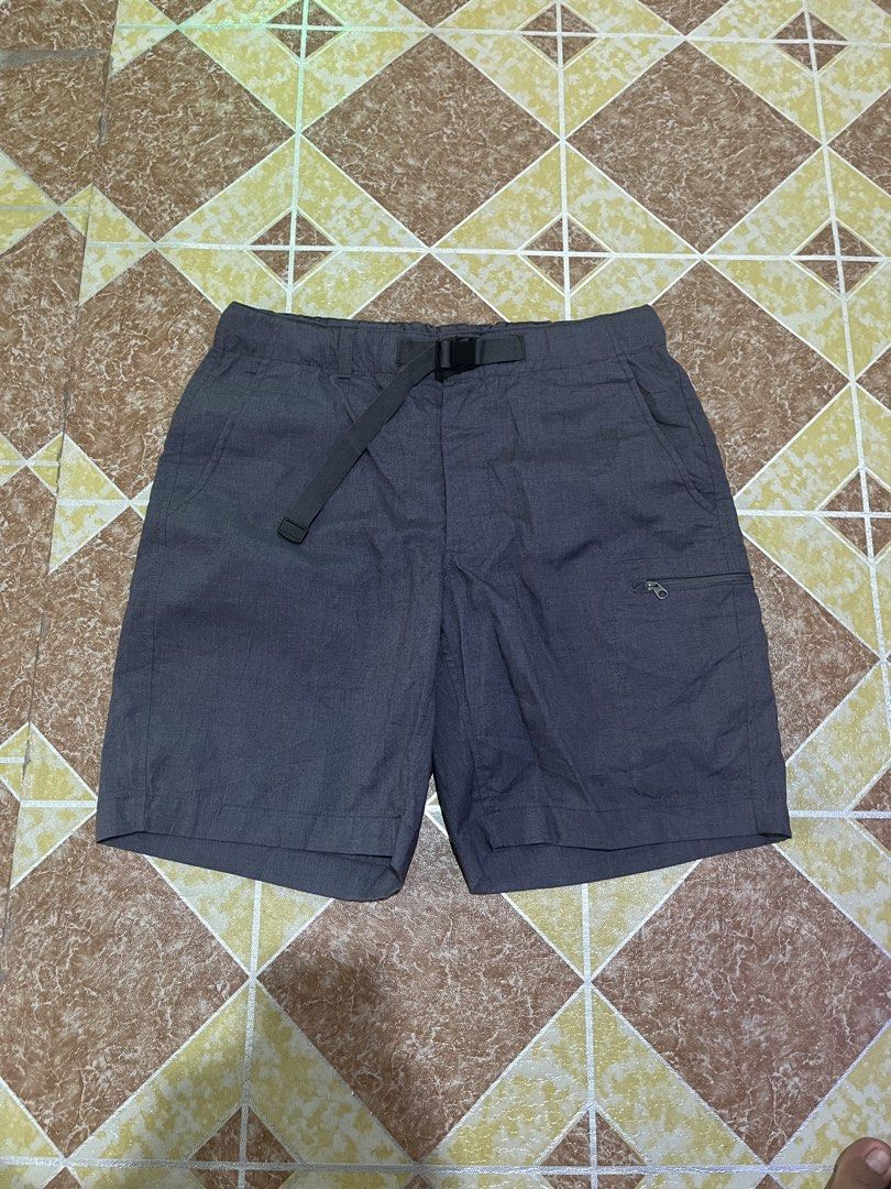 Uniqlo utility short gray (Category: Shorts) located in Gapan. Submitted by xxkaboom (Listing ID 1467875339, Image 3). Description: 30-32 width 17.5 length Excellent to as new condition 9.9 colorate Nueva ecija loc.