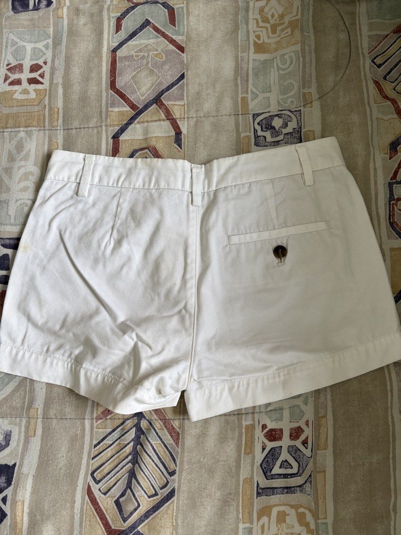 Uniqlo White Cotton Shorts (Category: Shorts) located in Quezon City. Submitted by fitfoundbyli (Listing ID 1467870979, Image 2). Description: Uniqlo Size Small Shipping to be shouldered by the buyer.