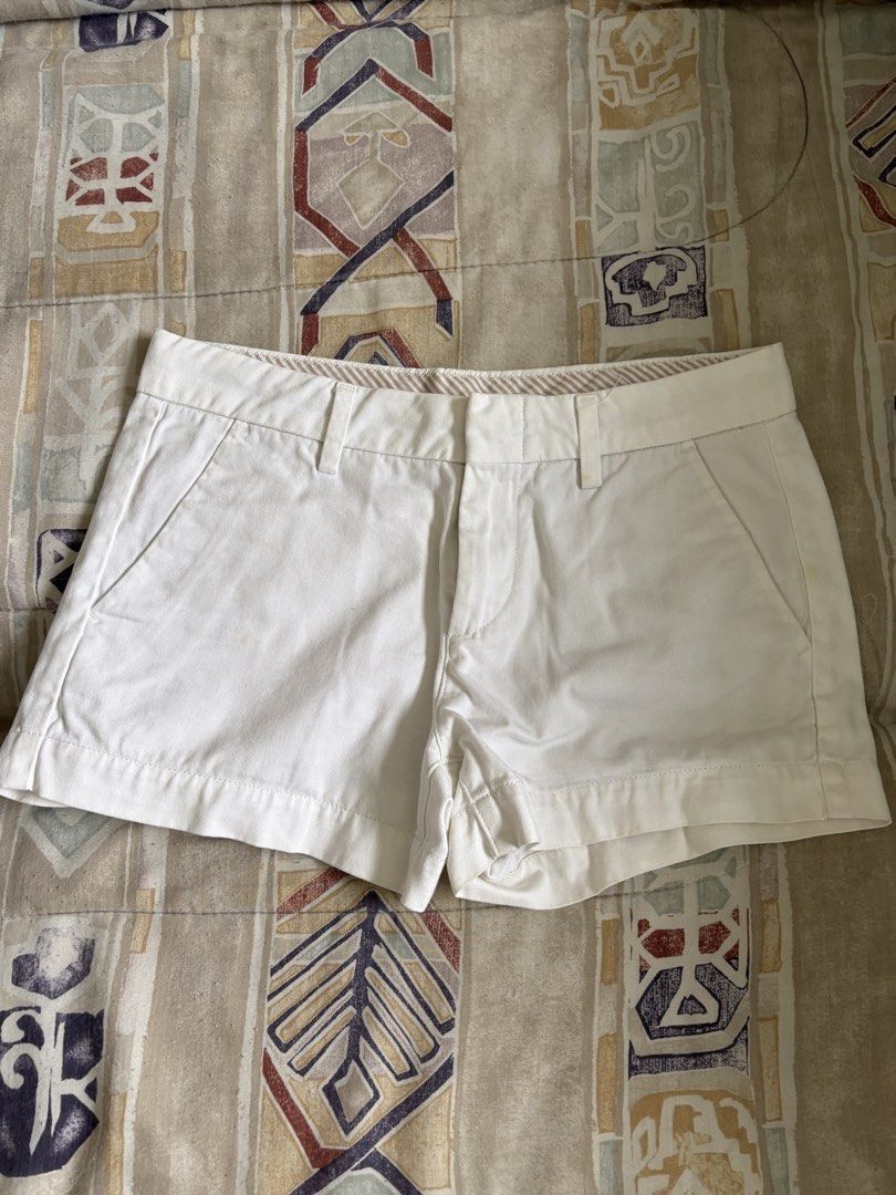 Uniqlo White Cotton Shorts (Category: Shorts) located in Quezon City. Submitted by fitfoundbyli (Listing ID 1467870979, Image 1). Description: Uniqlo Size Small Shipping to be shouldered by the buyer.