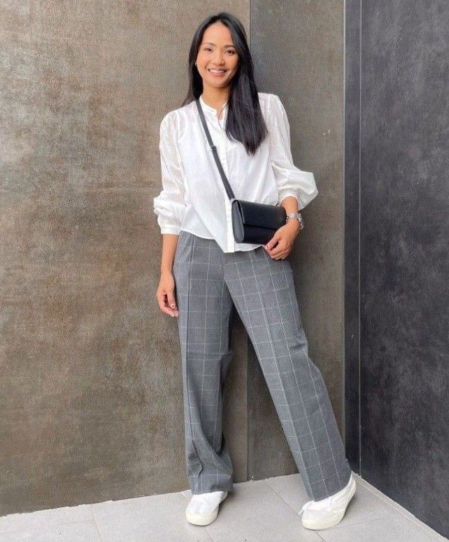 Uniqlo Wide Pleated Pants (Windowpane) (Category: Other Bottoms) located in Angeles City. Submitted by miss_independent01 (Listing ID 1467978389, Image 3). Description: Uniqlo Wide Pleated Pants (Windowpane) Width: 14 (Medium on tag) Length: 38 MOP: Gcash ✅ Mine Now, Pay Now ✅ First to Pay, Gets the Item 📍 PAMPANGA Courier: JnT 🚚🚚 PM 💌.