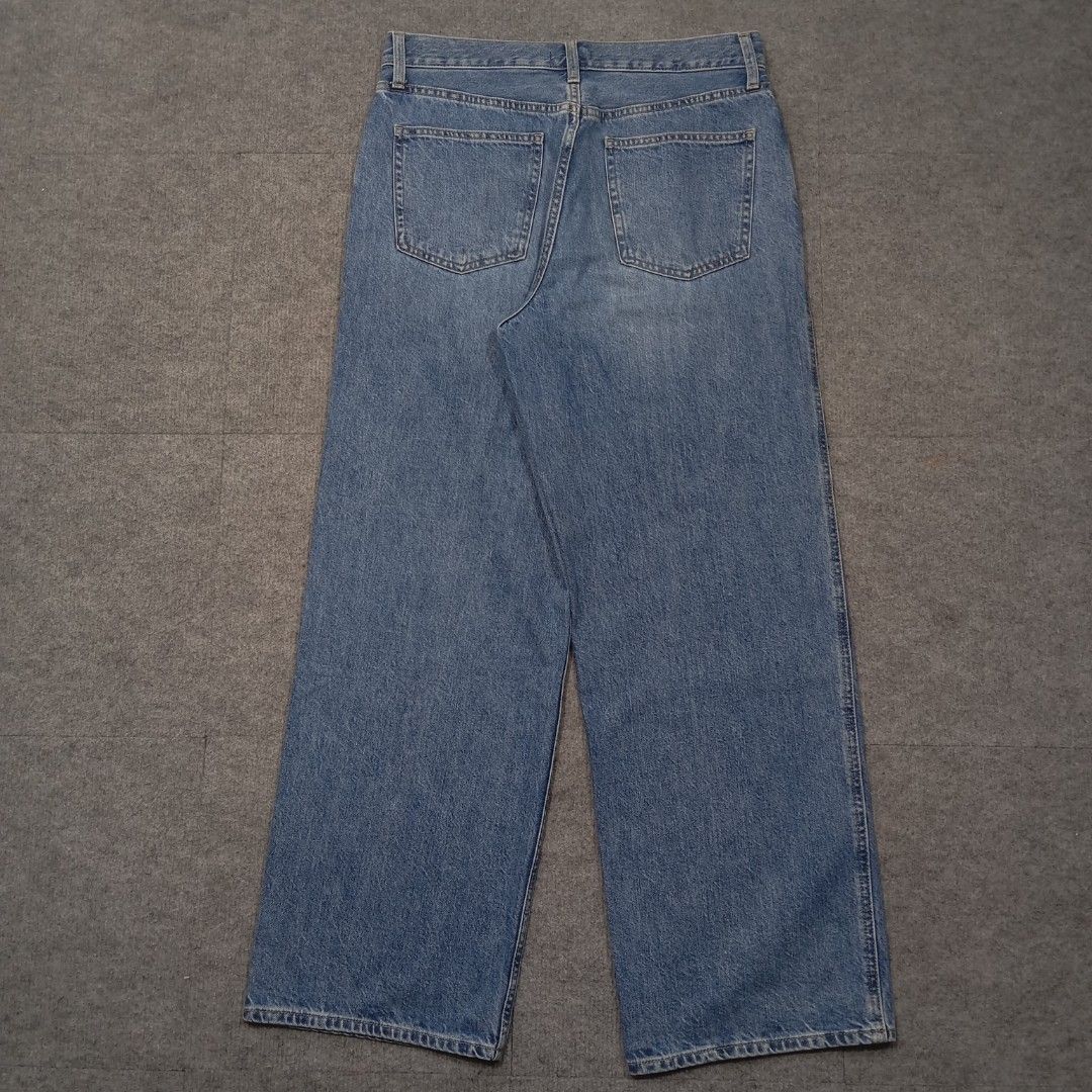 Uniqlo Wide Straight Jeans (Category: Jeans) located in Taguig. Submitted by sito. (Listing ID 1467847257, Image 2). Description: For sale! 📣 Uniqlo Wide Straight Jeans Specs and measurements: • Size 32 • Length 39.5 inches • Hips 20 inches • Thigh 13 inches • Inseam 28.5 inches • Leg Opening 10 Condition Details: • Good Condition • Issue: NONE • Color rate: 10/10 • Overall Condition: 10/10 Price: ~ ₱630 Transaction Details: Location: Upper Bicu