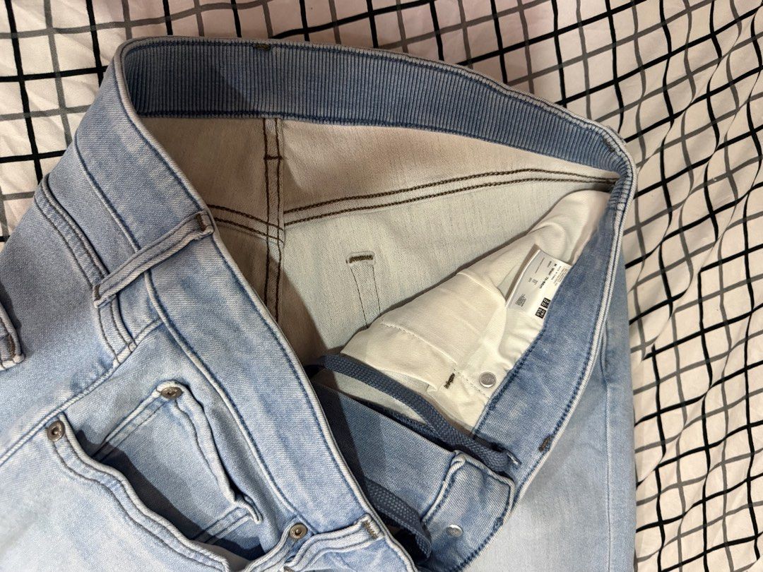 Uniqlo Slim fit Jeans (Category: Jeans) located in Quezon City. Submitted by pinkyswearshop (Listing ID 1467893364, Image 3). Description: .
