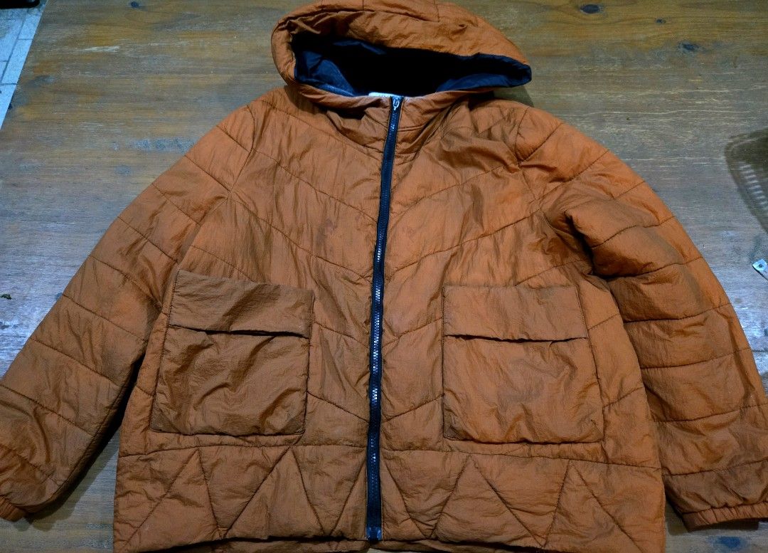 Unisex Puffer Jacket (Category: Coats, Jackets and Outerwear) located in Manila. Submitted by oki.ukay (Listing ID 1467964607, Image 1). Description: .