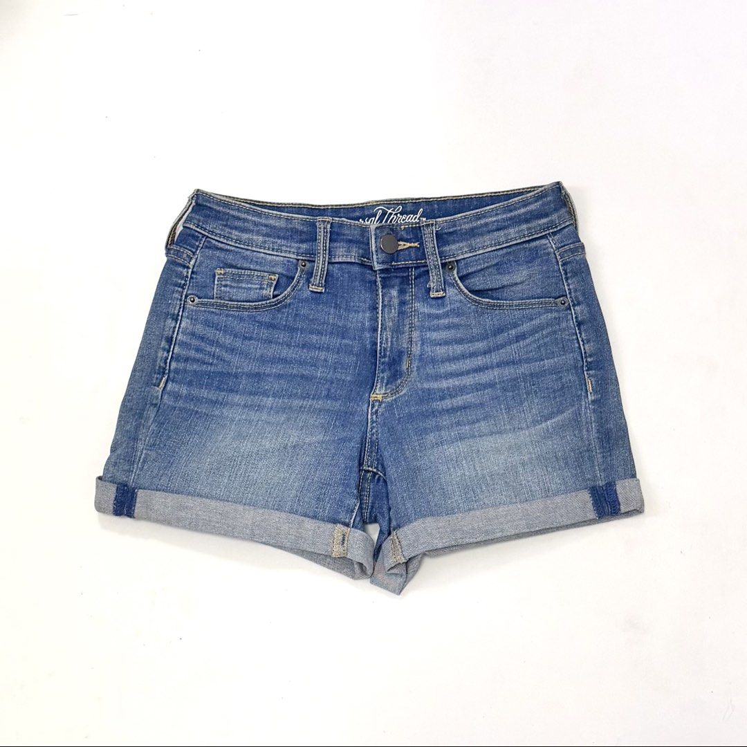 UNIVERSAL THREADS Denim Shorts [25] (Category: Shorts) located in Malabon City. Submitted by k_intimates (Listing ID 1467927265, Image 1). Description: Details: • Size 25” • YKK zip / medium wash blue color • Semi highwaist.