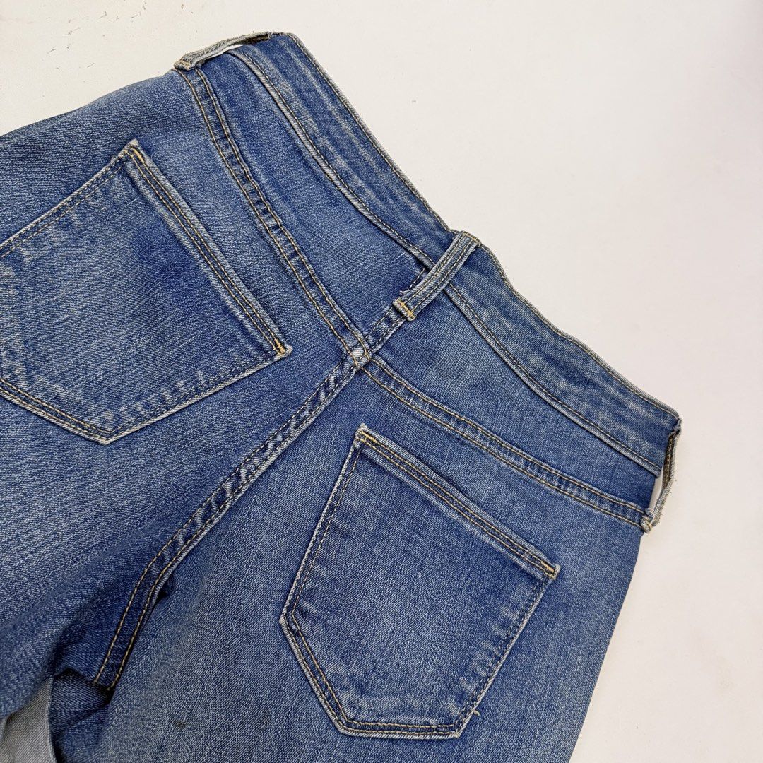 UNIVERSAL THREADS Denim Shorts [25] (Category: Shorts) located in Malabon City. Submitted by k_intimates (Listing ID 1467927265, Image 3). Description: Details: • Size 25” • YKK zip / medium wash blue color • Semi highwaist.