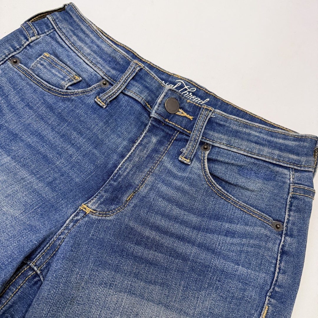 UNIVERSAL THREADS Denim Shorts [25] (Category: Shorts) located in Malabon City. Submitted by k_intimates (Listing ID 1467927265, Image 2). Description: Details: • Size 25” • YKK zip / medium wash blue color • Semi highwaist.