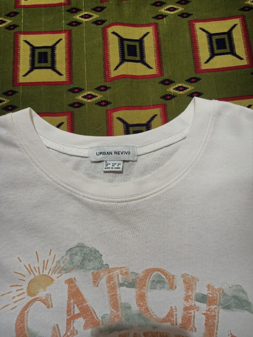 Urban Revivo White Tee (Category: Tshirts & Polo Shirts ) located in Lapu Lapu. Submitted by rebuild.arkives (Listing ID 1467932774, Image 3). Description: Urban Revivo White Tee ‎ ‎📏 Size Guide (Inches): ‎Length: 26.5 ‎Width: 22 ‎Color: 10/10 ‎Condition: 10/10 ‎Issue: None ‎📝 Heads up: ‎• This is a thrift item so please manage your expectations. ‎• Color may slightly differ due to lighting. ‎• Washed and ready to wear. ‎• Shipping Fee is not y