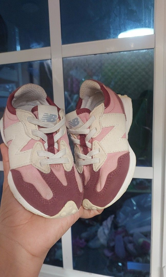 Us 8 @ 14 ½ cm original new balance (Category: Babies & Kids Fashion) located in Quezon City. Submitted by kimlynandaya (Listing ID 1467908489, Image 2). Description: .