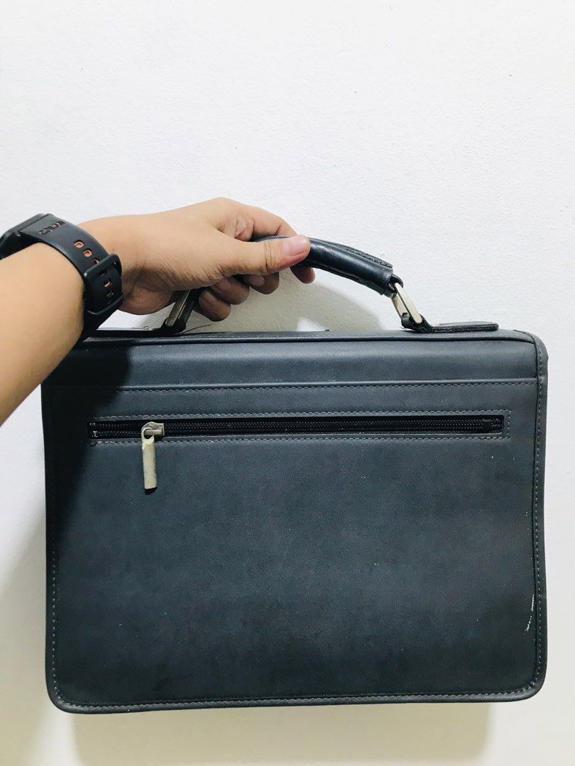 VALENTINO NERVINI HANDBAG (Category: Briefcases) located in Gamu. Submitted by 2022bagsbunny (Listing ID 1468010841, Image 2). Description: .