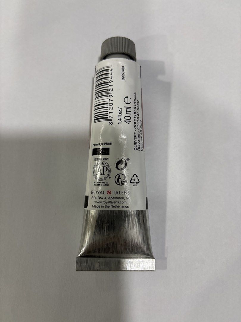 Van Gogh Oil Colour Translucent Oxide Red 40ml (Category: Craft Supplies & Tools) located in Mandaluyong City. Submitted by clothescarousel (Listing ID 1468035697, Image 2). Description: - Brand: Royal Talens Van Gogh (Made in Netherlands) - Item: Oil Colour Paint Tube - Size: 40ml - Color / Series: Transparent Oxide Red, Series 2 - Pigment Code: PR101 - Condition: Brand new, unused with intact cap - Ideal for painters looking to expand their art