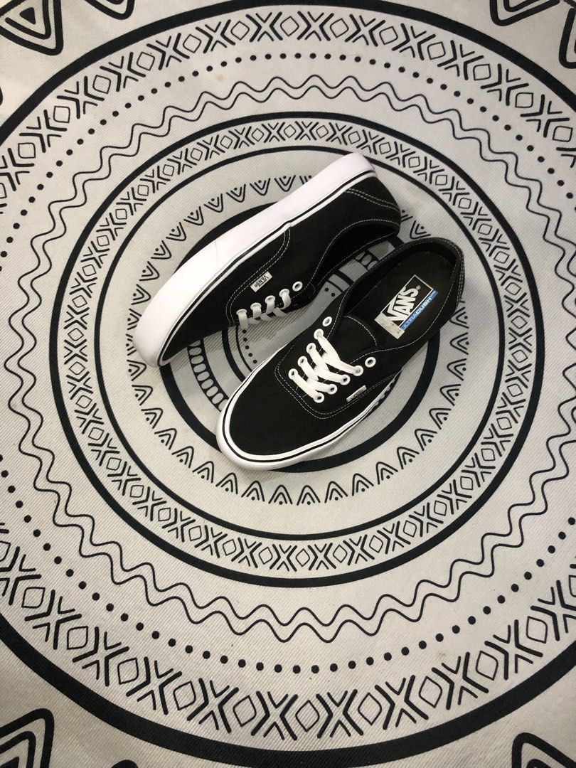 Vans Authentic Comfycush 🔥 (Category: Sneakers) located in Quezon City. Submitted by sjts22 (Listing ID 1468006593, Image 2). Description: •Excellent condition •Good as new •Legit 100%.