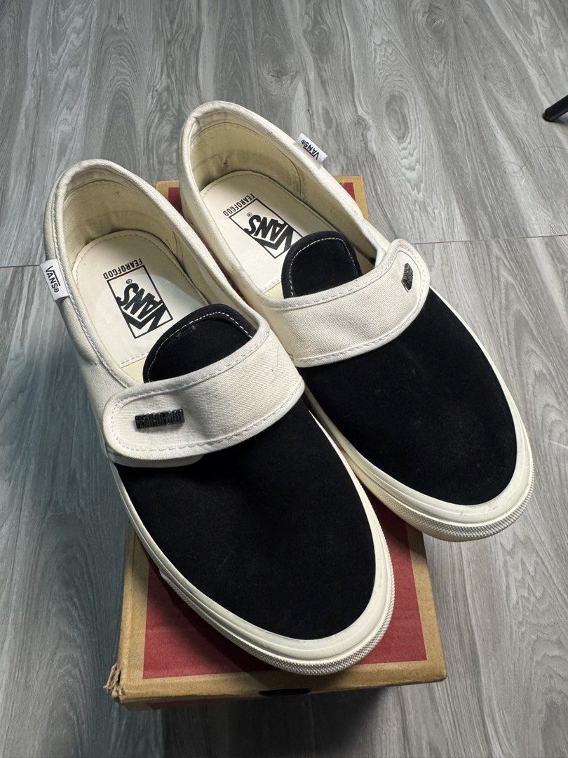 Vans FOG (Category: Sneakers) located in Baliuag. Submitted by 1603_vulture (Listing ID 1468001098, Image 3). Description: Vans classic Slip on FOG Size 10 Used twice With Og box .