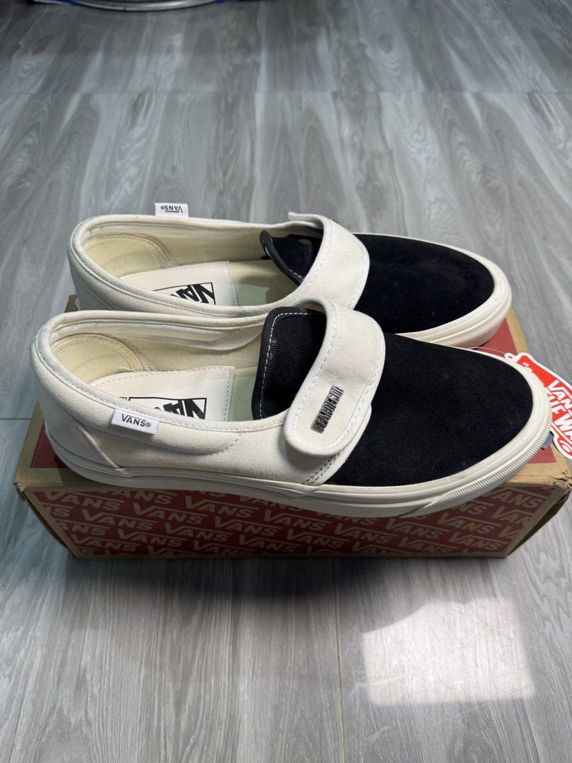 Vans FOG (Category: Sneakers) located in Baliuag. Submitted by 1603_vulture (Listing ID 1468001098, Image 2). Description: Vans classic Slip on FOG Size 10 Used twice With Og box .