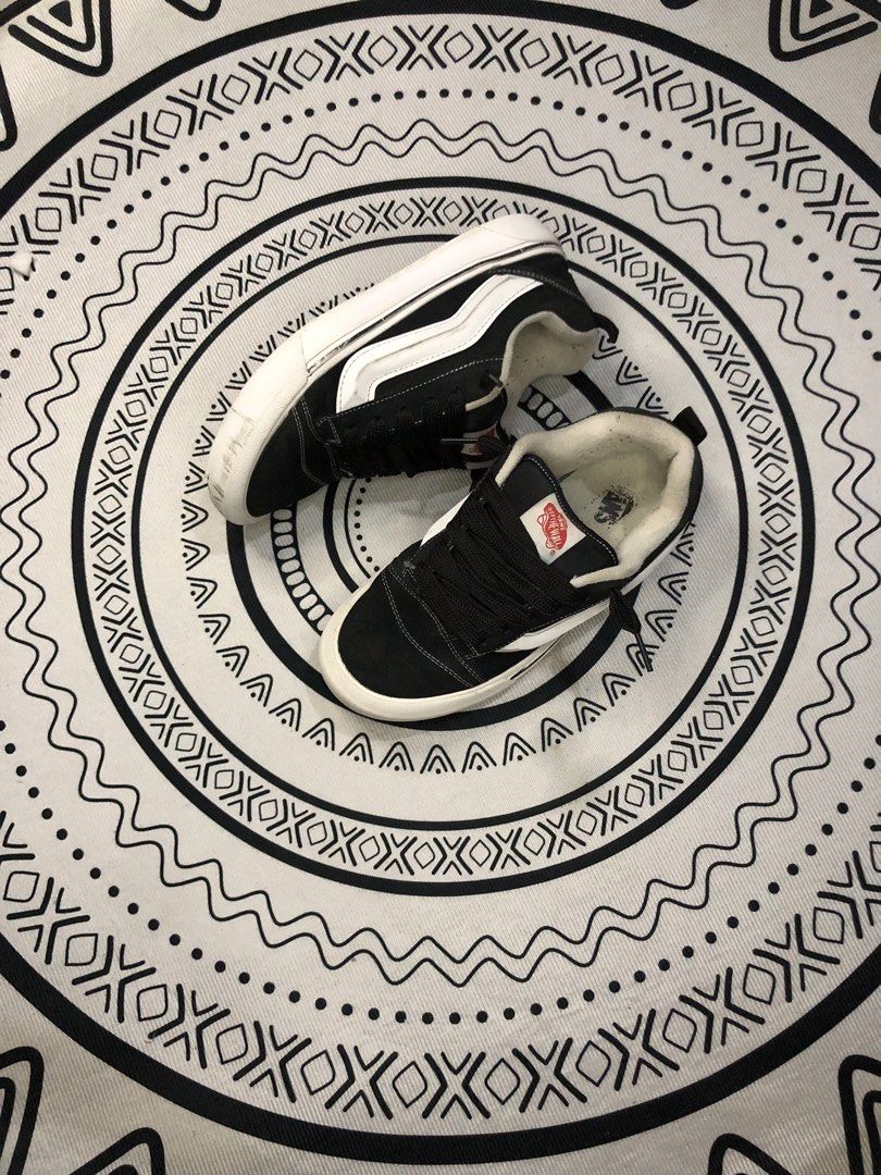 Vans Knu Black 🔥 (Category: Sneakers) located in Quezon City. Submitted by sjts22 (Listing ID 1468001557, Image 2). Description: •Good condition •Sign of usage .