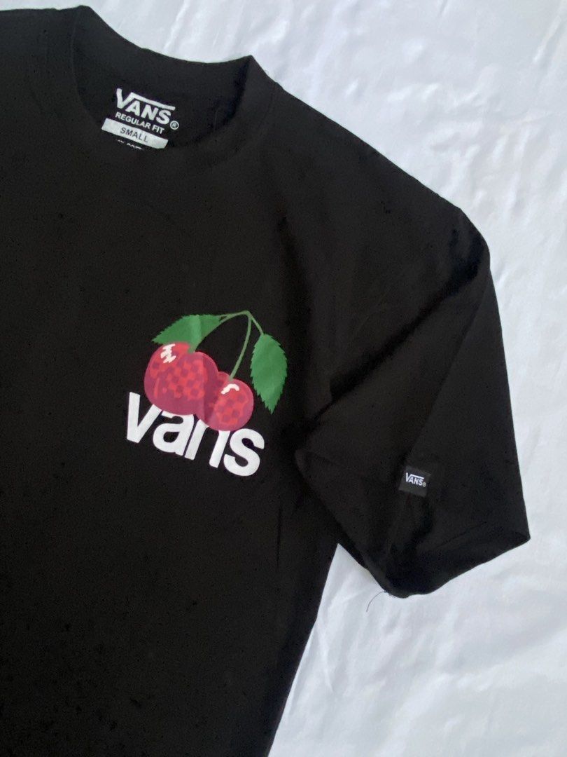 Vans Men Shirt (Category: Tshirts & Polo Shirts ) located in Tumauini. Submitted by bihisbyme (Listing ID 1467972599, Image 2). Description: With Individual pouch .