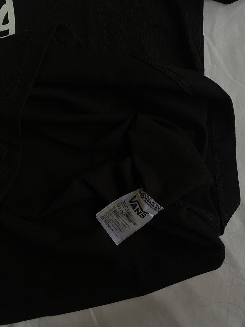 Vans Men shirt (Category: Tshirts & Polo Shirts ) located in Tumauini. Submitted by bihisbyme (Listing ID 1467974152, Image 3). Description: With Individual Pouch .