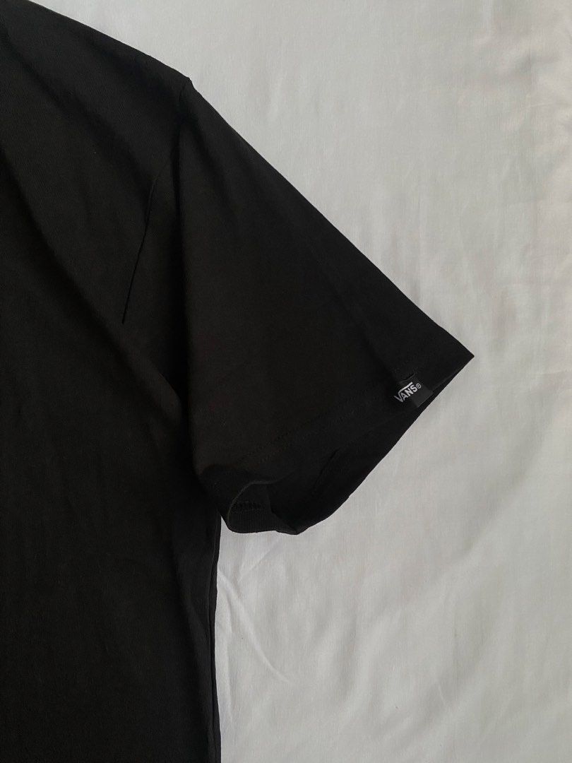 Vans Men shirt (Category: Tshirts & Polo Shirts ) located in Tumauini. Submitted by bihisbyme (Listing ID 1467974152, Image 2). Description: With Individual Pouch .