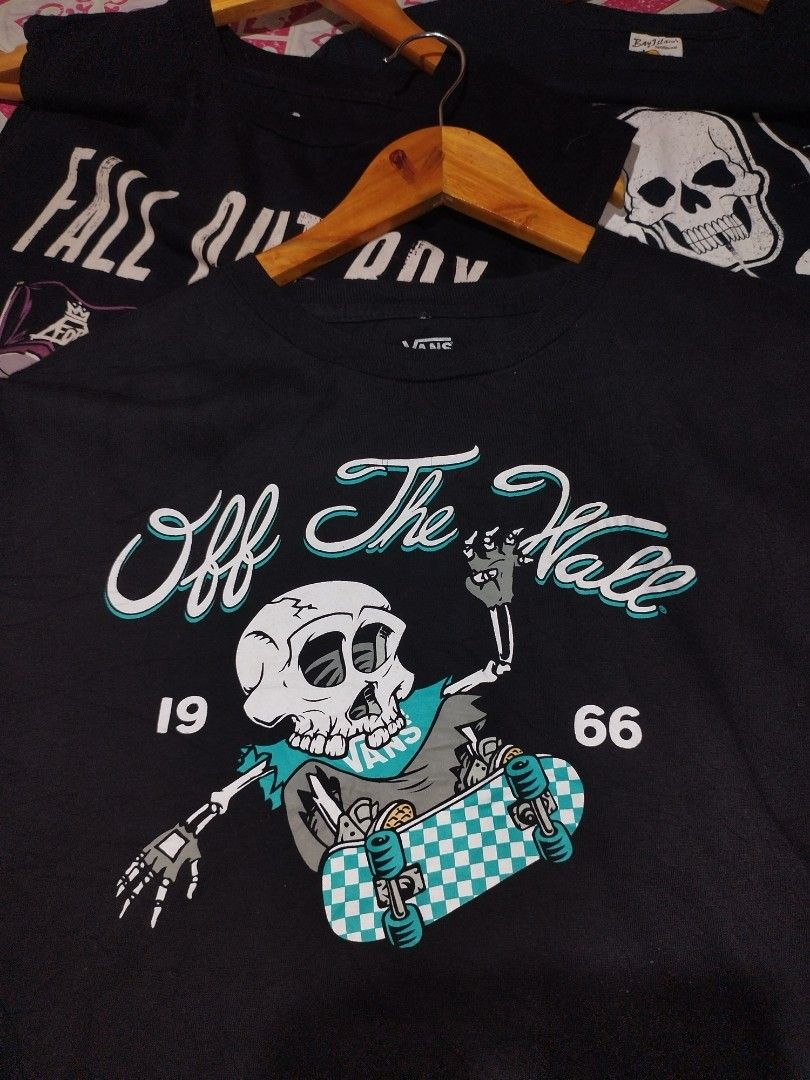 Vans of the Wall (Category: Tshirts & Polo Shirts ) located in Maasin. Submitted by bonitofer (Listing ID 1467945720, Image 1). Description: Vans of the Wall size Large on tag width 22 length 29 likenew 550 freeship.