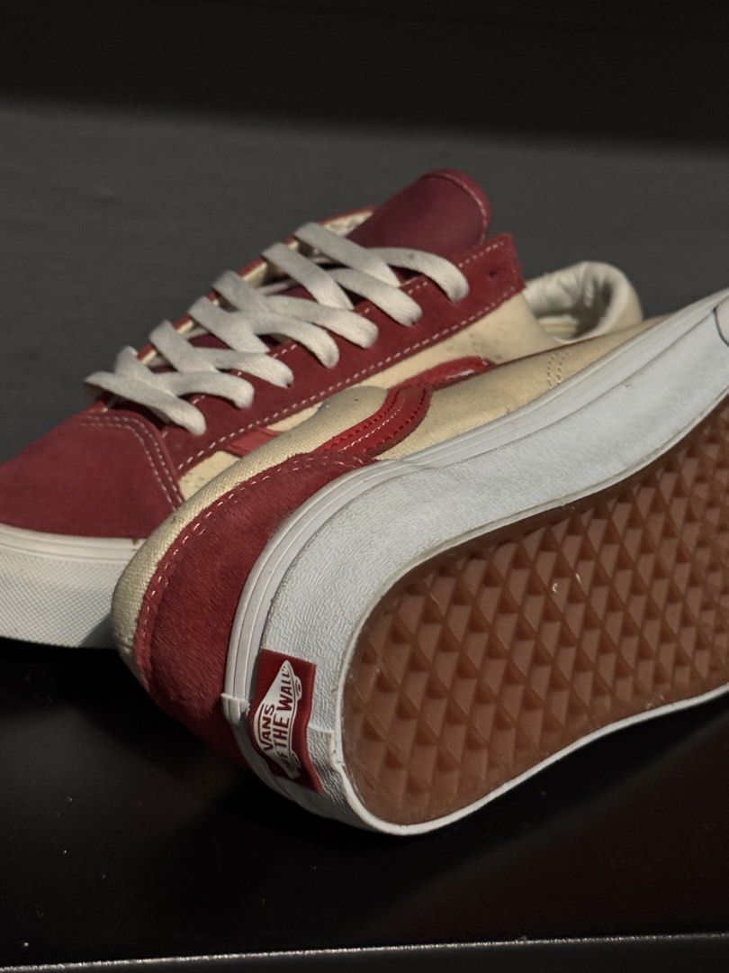 VANS OS -AUTHENTIC (Category: Casual Shoes) located in Pateros City. Submitted by buynsell.ph (Listing ID 1468026561, Image 3). Description: Vans oldskool Size 7.5mens/9 womens/40eur/23.5cm Good condition .