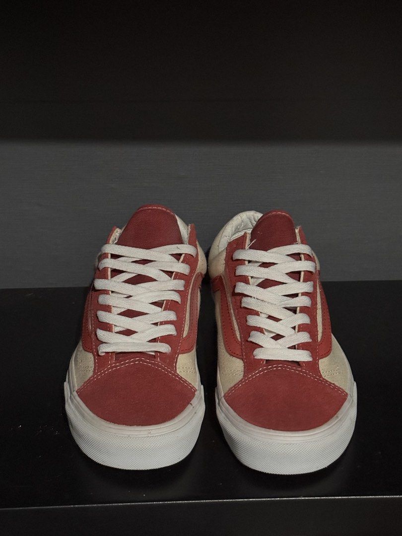VANS OS -AUTHENTIC (Category: Casual Shoes) located in Pateros City. Submitted by buynsell.ph (Listing ID 1468026561, Image 2). Description: Vans oldskool Size 7.5mens/9 womens/40eur/23.5cm Good condition .