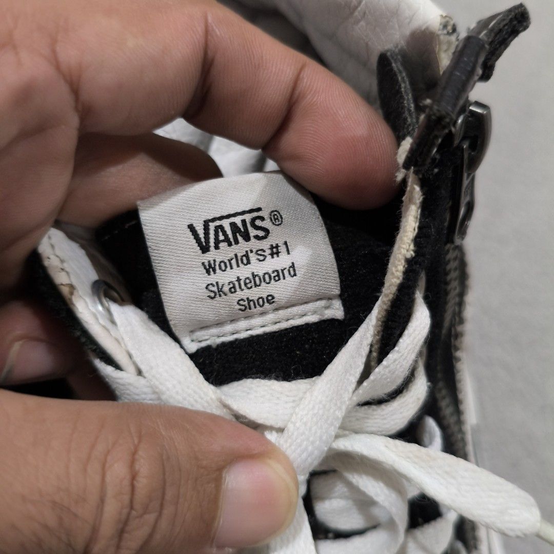 Vans sk8-high shoes (Category: Casual Shoes) located in Calatrava. Submitted by ermitany0 (Listing ID 1467931380, Image 3). Description: Vans shoes Good condition Size: US 10.5 /28.5 CM / US12 women's With minor issues ( see photos ) Location: Negros Occidental PM if interested 📩📩📩📩.