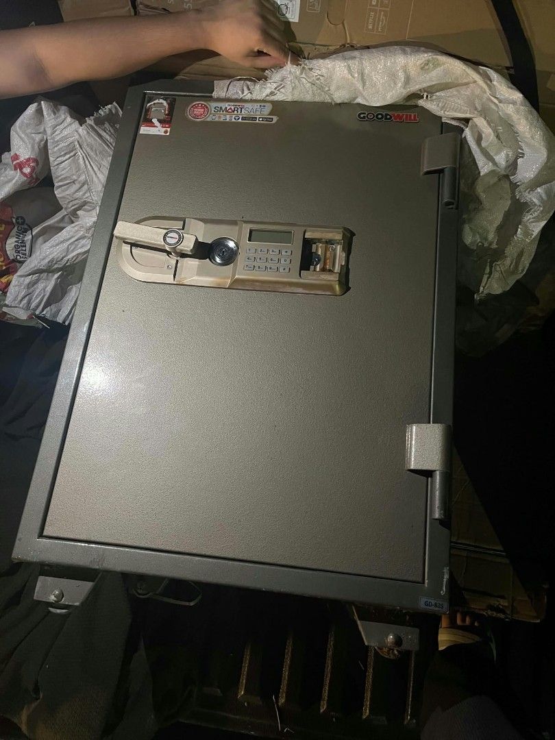 Vault for sale rush (Category: Announcements) located in Manila. Submitted by sjagustin185541 (Listing ID 1467846734, Image 1). Description: need fund for emergency 🙏🏻 honest issue = keypad not working need paayos. un lang po pero na open padin ang na lock ussing the lock keys.
