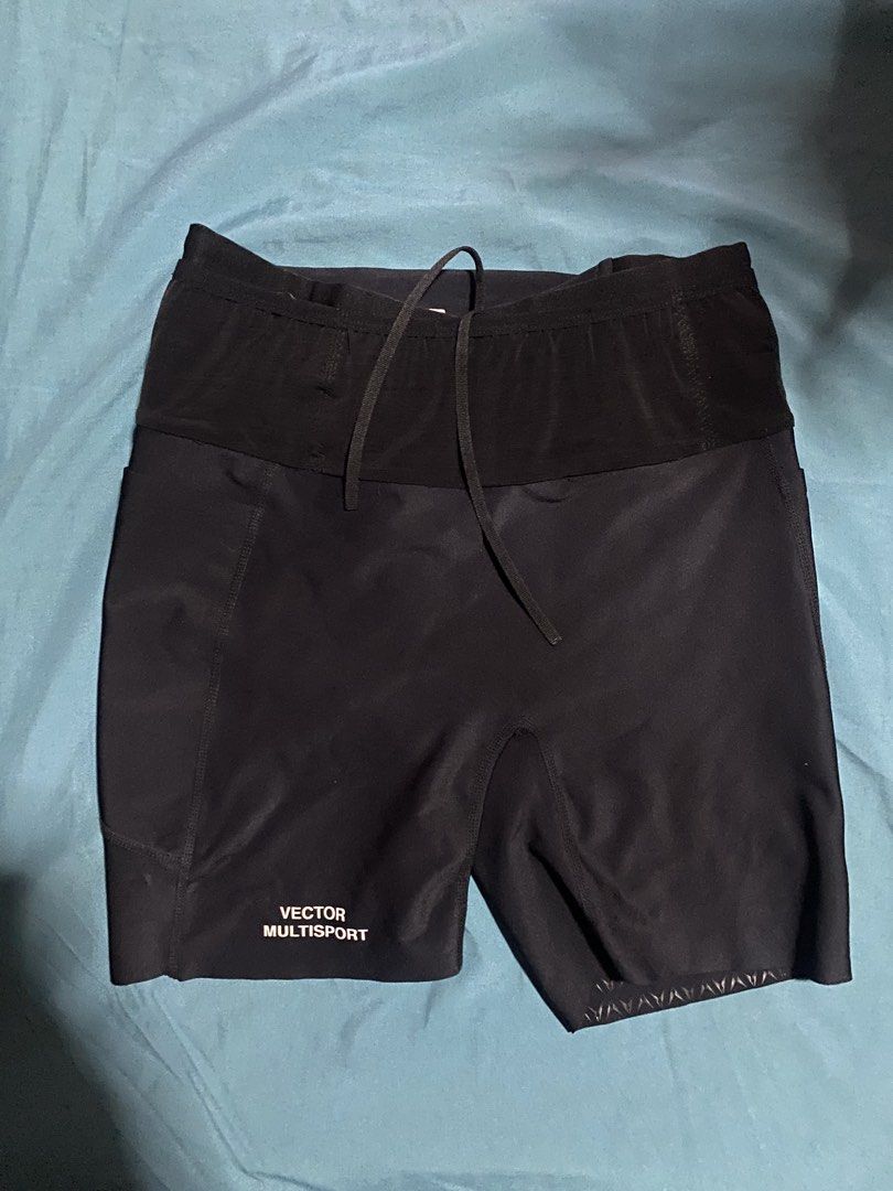 [Mens - Medium] Vector Seamless Cargo Running Half Tights (Category: Other Sports Equipment and Supplies) located in Mandaluyong City. Submitted by therunlebs (Listing ID 1467917198, Image 1). Description: RFS: upsized multiple pockets best for long runs and marathons very secured.