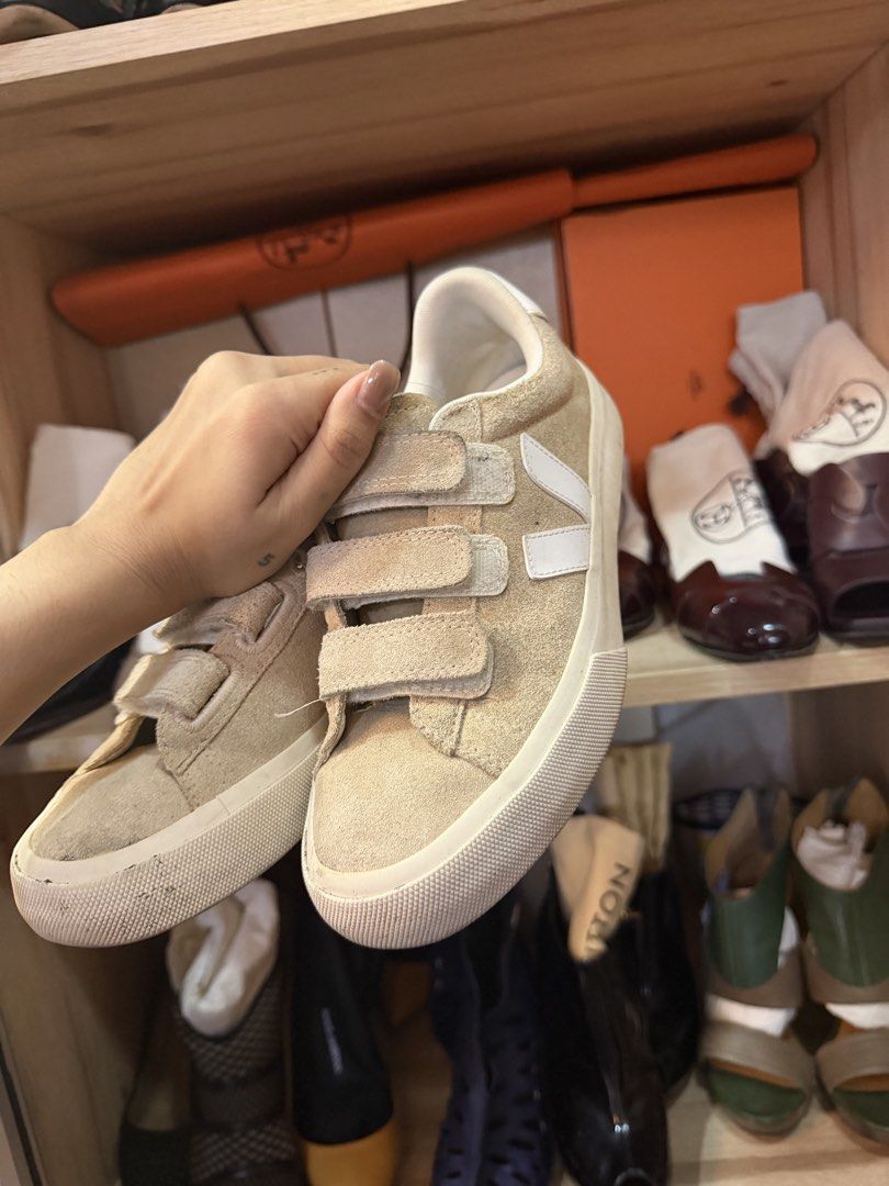 VEJA SUADE SNEAKERS (Category: Sneakers & Footwear) located in Manila. Submitted by mamaansshop (Listing ID 1467973466, Image 1). Description: .