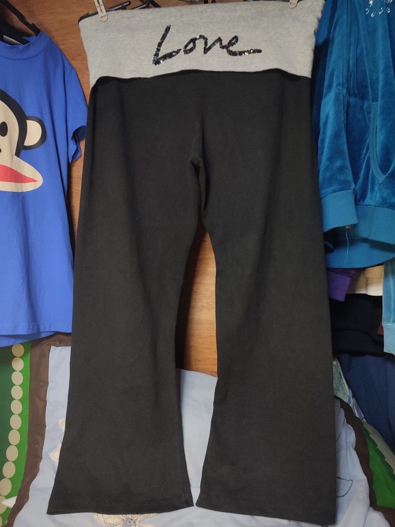 VICTORIA SECRET FOLDOVER SEMI CAPRI (Category: Other Bottoms) located in Naga. Submitted by thirfty_bae (Listing ID 1467979457, Image 1). Description: Victoria Secret Foldover Semi Capri Size S-M with draw string No Issue.