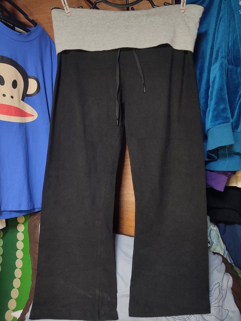 VICTORIA SECRET FOLDOVER SEMI CAPRI (Category: Other Bottoms) located in Naga. Submitted by thirfty_bae (Listing ID 1467979457, Image 2). Description: Victoria Secret Foldover Semi Capri Size S-M with draw string No Issue.