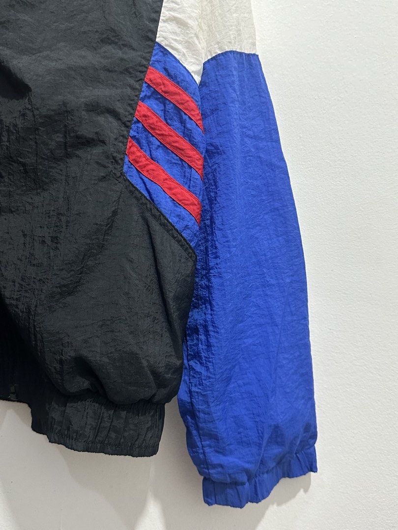 Vintage (Category: Coats, Jackets and Outerwear) located in Manila. Submitted by wegotthrifts (Listing ID 1468056164, Image 2). Description: .