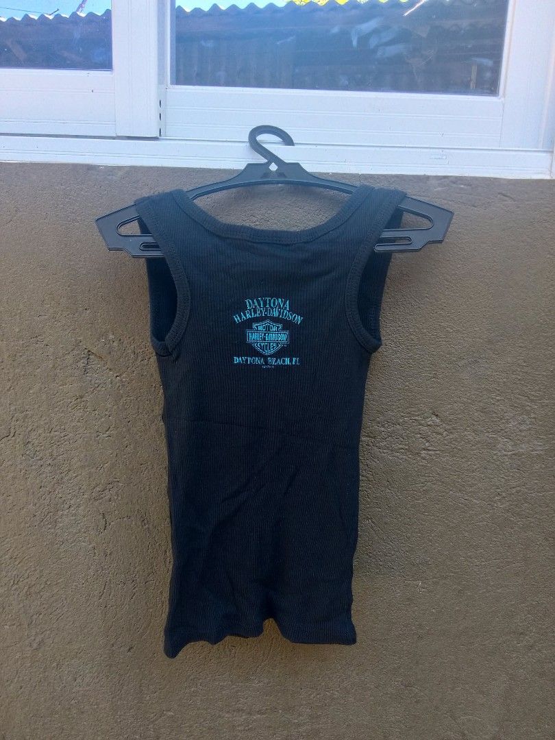 Vintage ©️2000 Harley Davidson Tops Small (Category: Others Tops) located in Manila. Submitted by triftedrhos (Listing ID 1467931664, Image 2). Description: vintage Harley Davidson ©️2002 small on tag excellent minimal cracks / hairline.